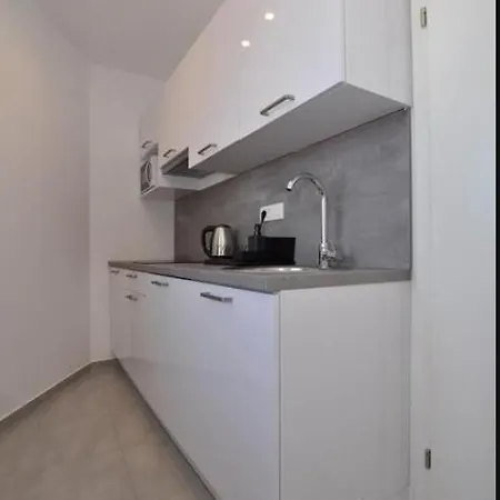 Miranda Apartment *