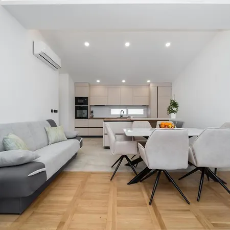 Miranda Apartmán *